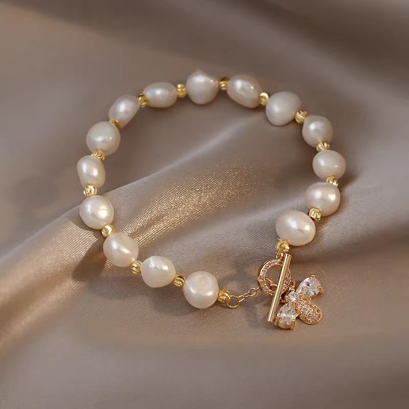 Free shipping New Dia-Studded Bee Pendant designer Pearl For Women French Light Creative Design OT luxury Buckle Bracelet