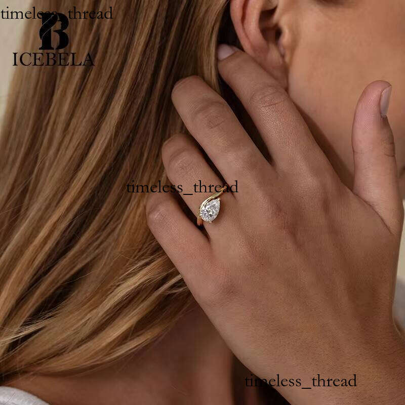 Wholesale 925 Sterling Silver Luxurious Engagement Fine Jewelry Gold-Plated Curved Solitaire Pear Cut VVS Moissanite Ring