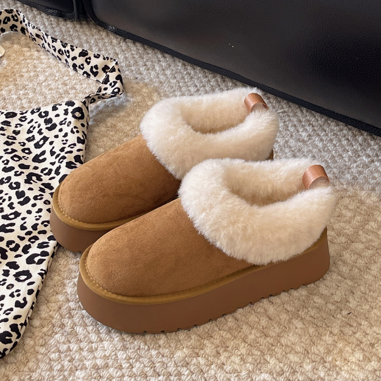 Hot free shipping designer boots for womens snow boots brown khaki beige New fashionable and versatile thick and warm snow boots with thick soles