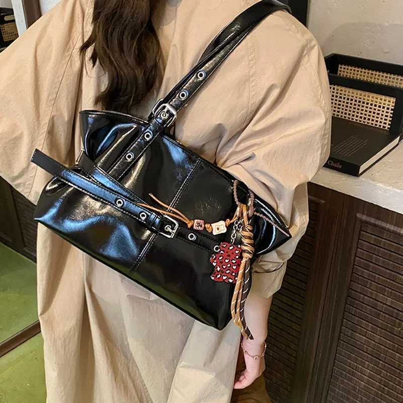 Fiable Designer Tote Bag Luxury Brand Shoder Bags New Simple Belt Buckle Cmuter Bags Premium Waxed Leather Wens Bags Y251209