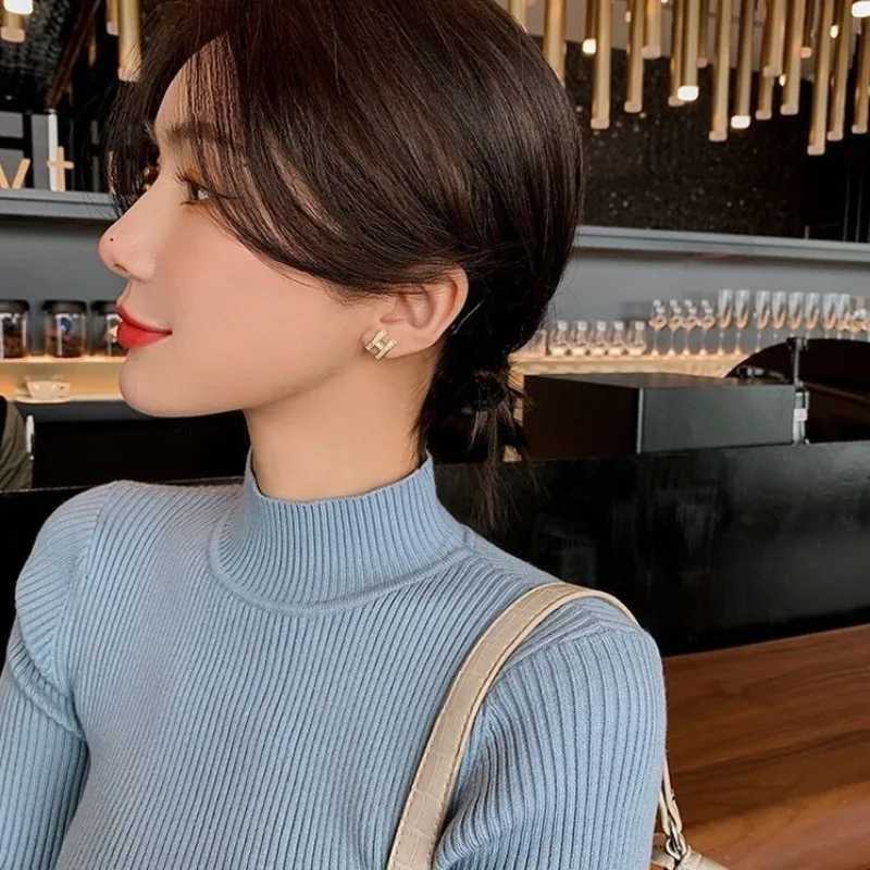 Small slightly inlaid zircon H-letter stud earrings exude a sense of high-end elegance and a unique design for women J251208