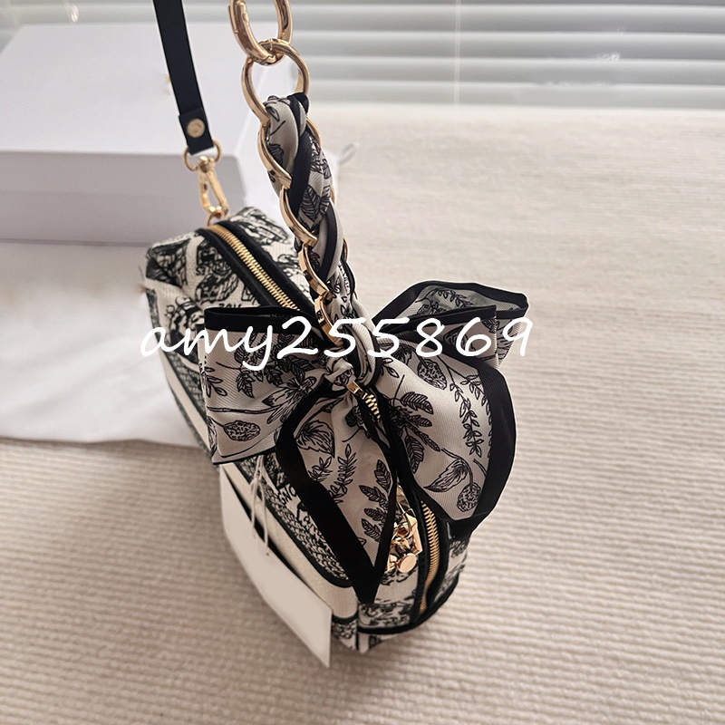 18X13.5X8CM Fashion storage bags beauty gifts classic canvas improved embroidered makeup bag handbag gift packing box