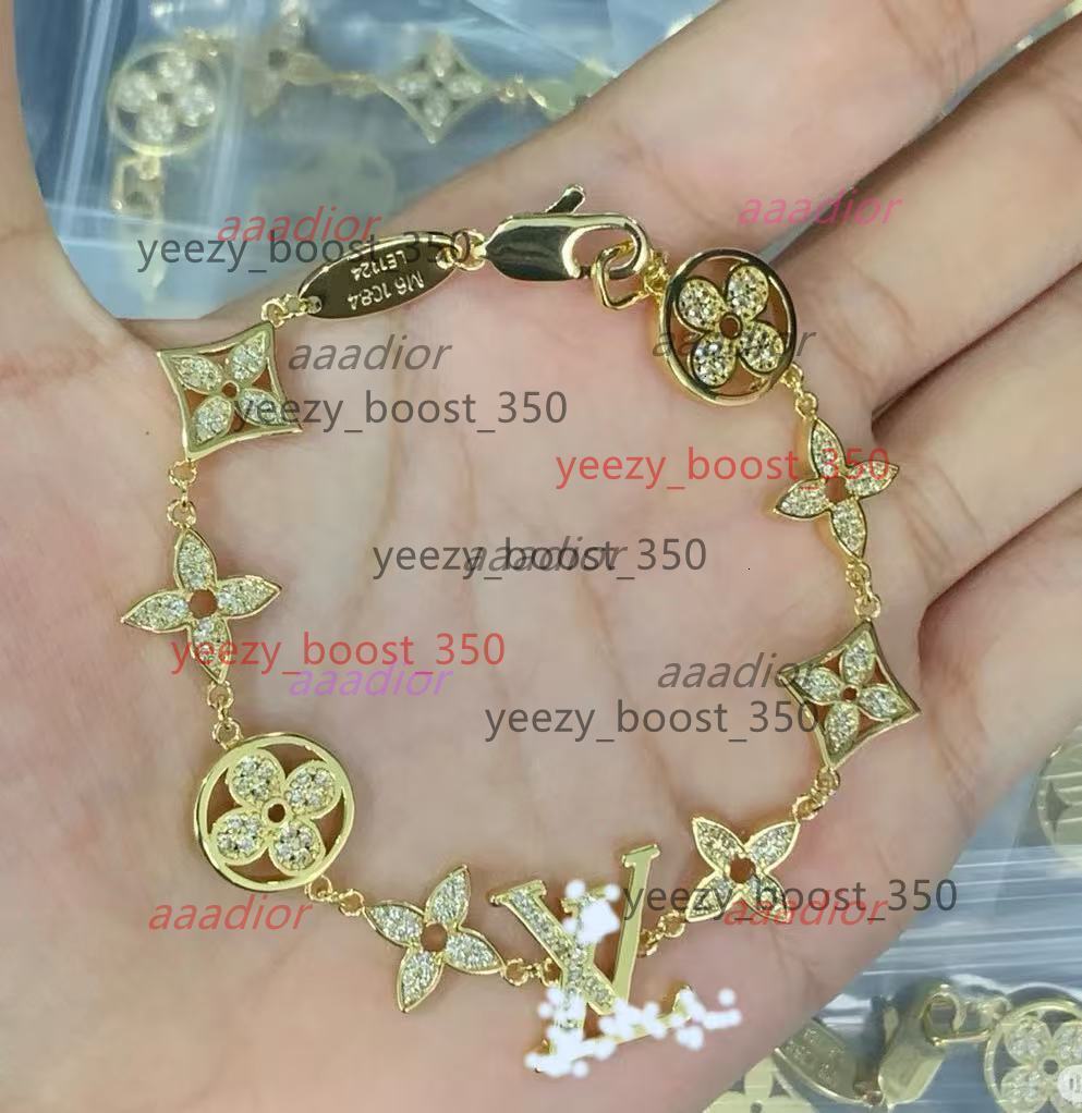 Chic VL Designer Collection Gold Chain Link Bracelet Featuring Sparkling Diamonds Luxury Brand Elegant louis vuittonly lvs lvt louisvuitton lvbracelet Weddin MW
