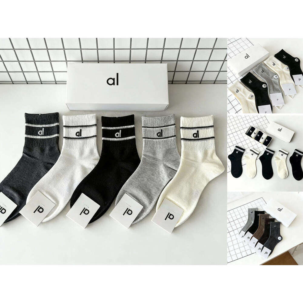 Designer Socks Luxury Womens Mens Socks 100% Pure Cotton yoga Socks Black, white and various styles Sports Socks And Stockings Mid-length Socks set 5 Pair