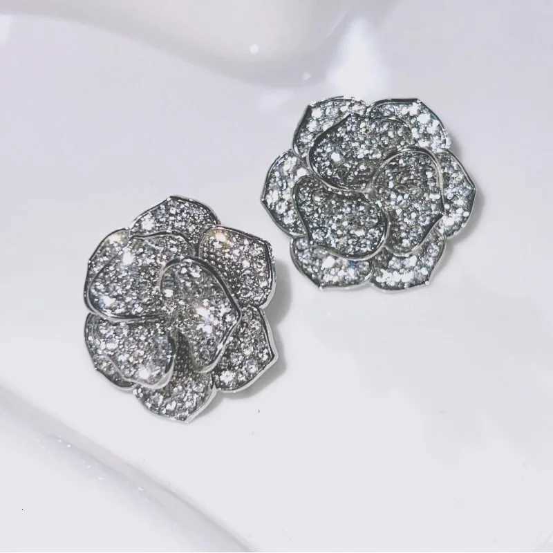 Fashionable camellia studded womens luxurious and versatile earrings K251209 H260129