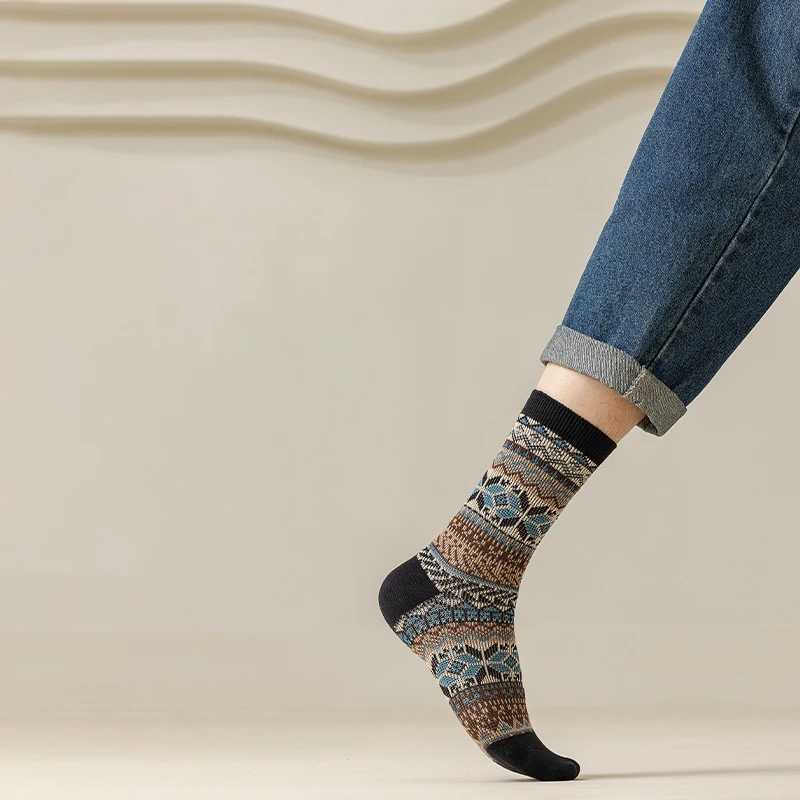 Mens Dress SocksCotton Crew Socks3 PairsBreathable and sweat-absorbing Funky Colorful Pattern Crew SocksT251209