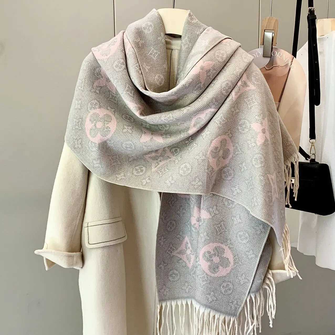 Luxury Autumn and winter new imitation cashmere scarf versatile warm double-sided shawl high-end scarf Y251208