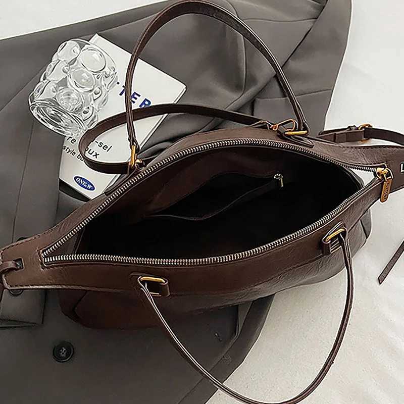 Autumn Winter Ladies Handbag Large Capacity Bowling Bag Casual Shoder Bag Vintage Style Brown Leather Handbag Y251209