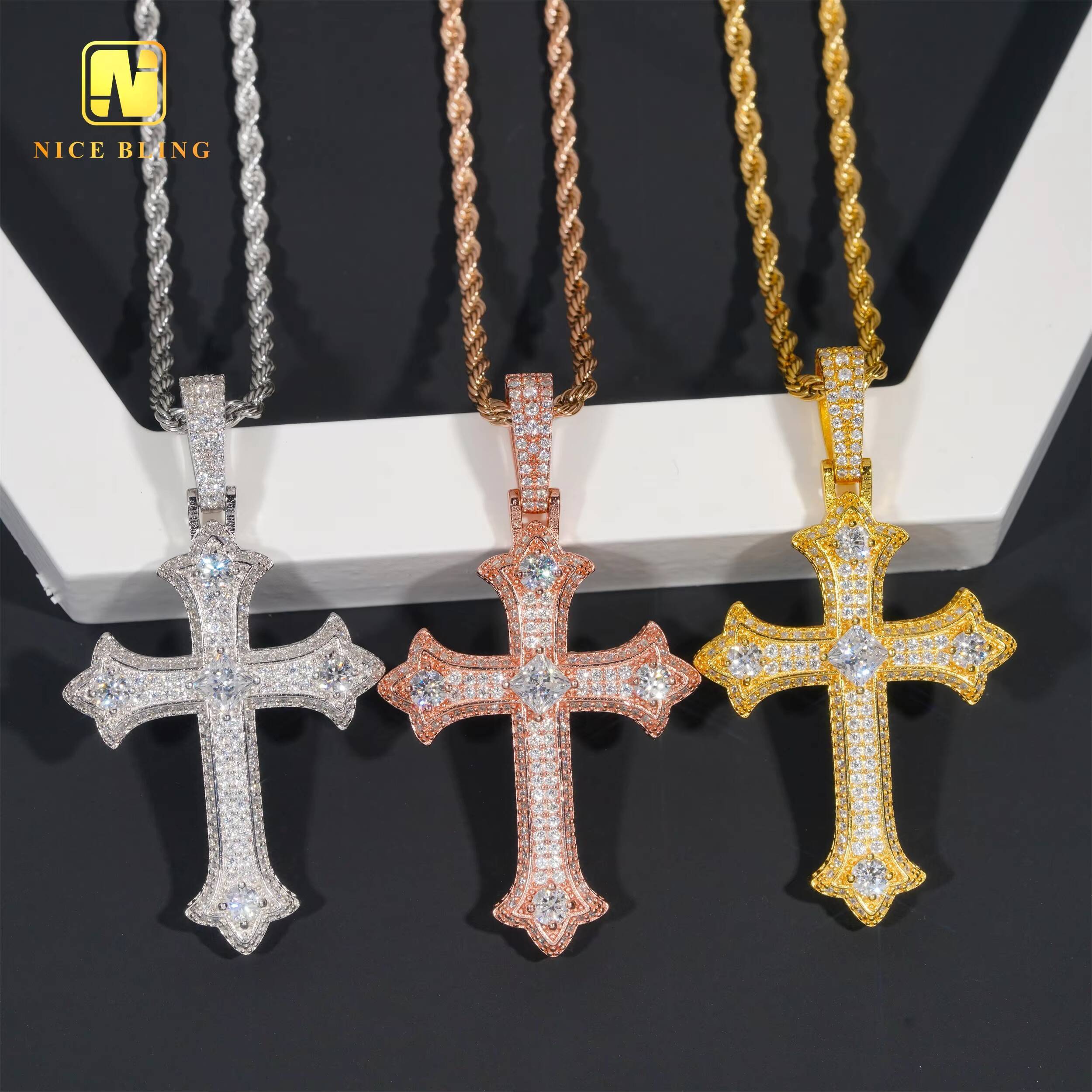 Hip Hop Fashion Jewelry 925 Vvs Moissanite Cross Pendant Men Women Charms Iced Out Shining Moissanite Diamond Cross Pendant