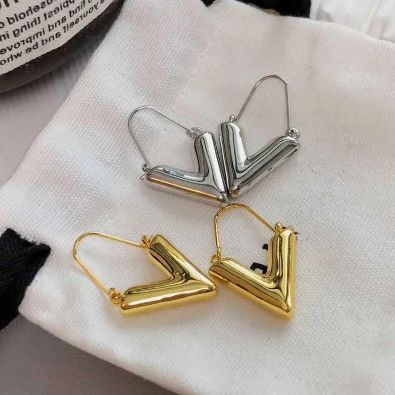 Hot Sale Gold Plated V Letter Shape Circle Hoop Earrings For Women Girls Piercing Creative Gift Jewelry e057 K251209 H260202