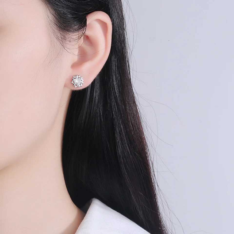925 Sterling Silver AAAAA Zircon Fashion Korean Ladies Elegant Snowflake Earrings Birthday Party Wedding Jewelry Gift H260129