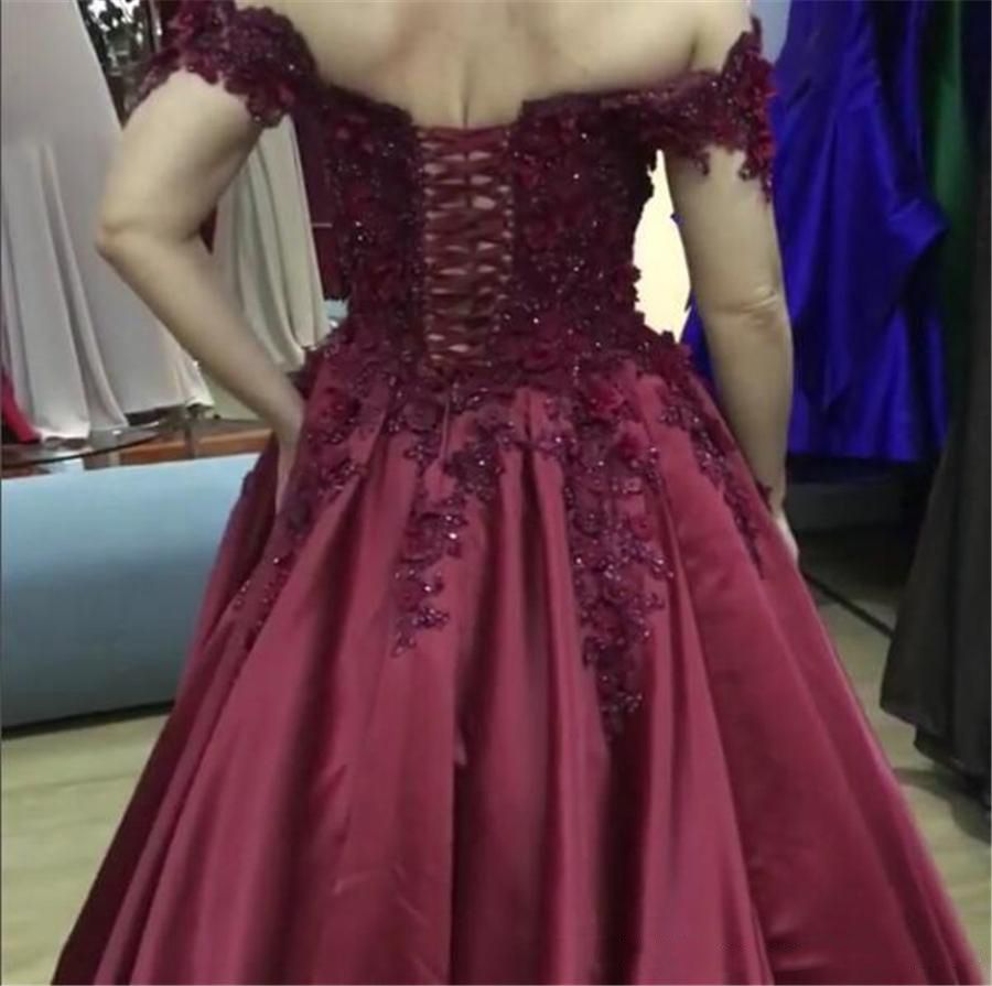 Off the Shoulder V-neck Ball Prom Dress Applique Lace Matte Satin Sleeveless Evening Gowns Customized D09