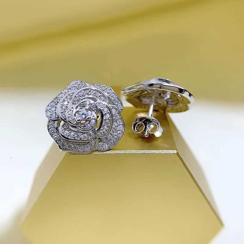 New Luxury 925 Sterling Silver Flower Shape High Carbon Diamond Stud Earrings for Women Wedding Fine Jewelry K251209 H260129