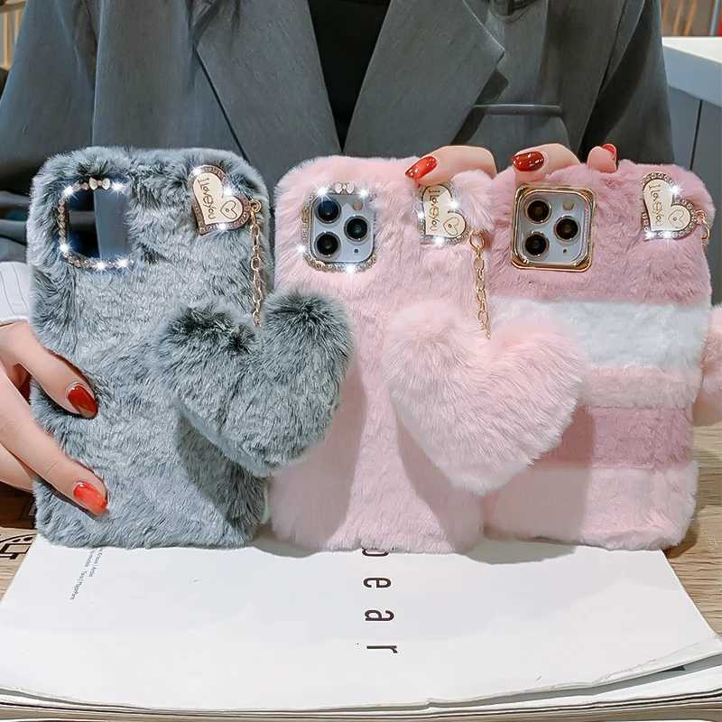 Luxury Love Pendant Phone Case For iPhone 15 Pro Max 14 13 12 11 X XS XR 8 7 6 6S Plus SE 2020 Cute W Winter Plush Fur Covers C251209
