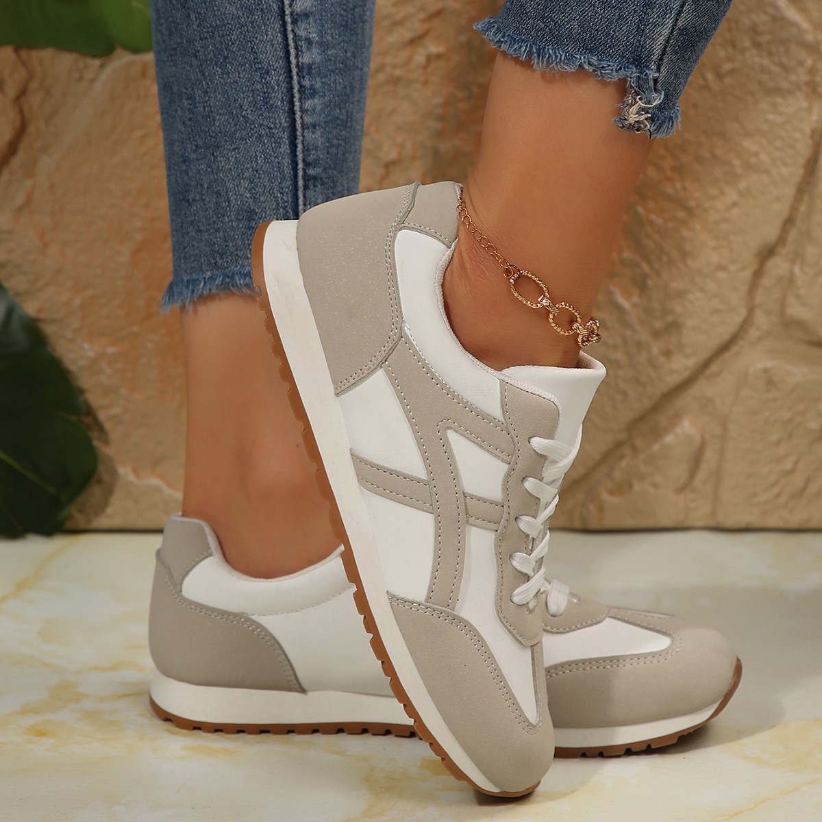 Free shipping women's running shoes, breathable, lightweight, fashionable shoes, sports shoes, casual and versatile, new winter 2005 style, sizes