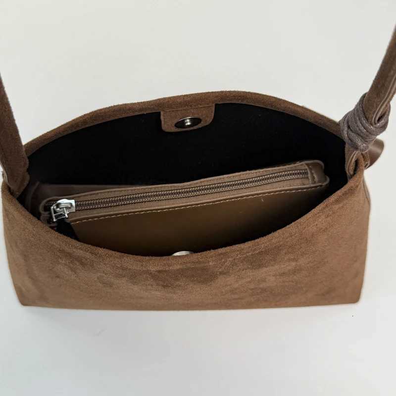 LEFTSIDE Wen Small PU Leather Armpit Bag 2025 Winter Brand Underarm Shoder Bag Luxury Designer Handbags and Purses Y251209