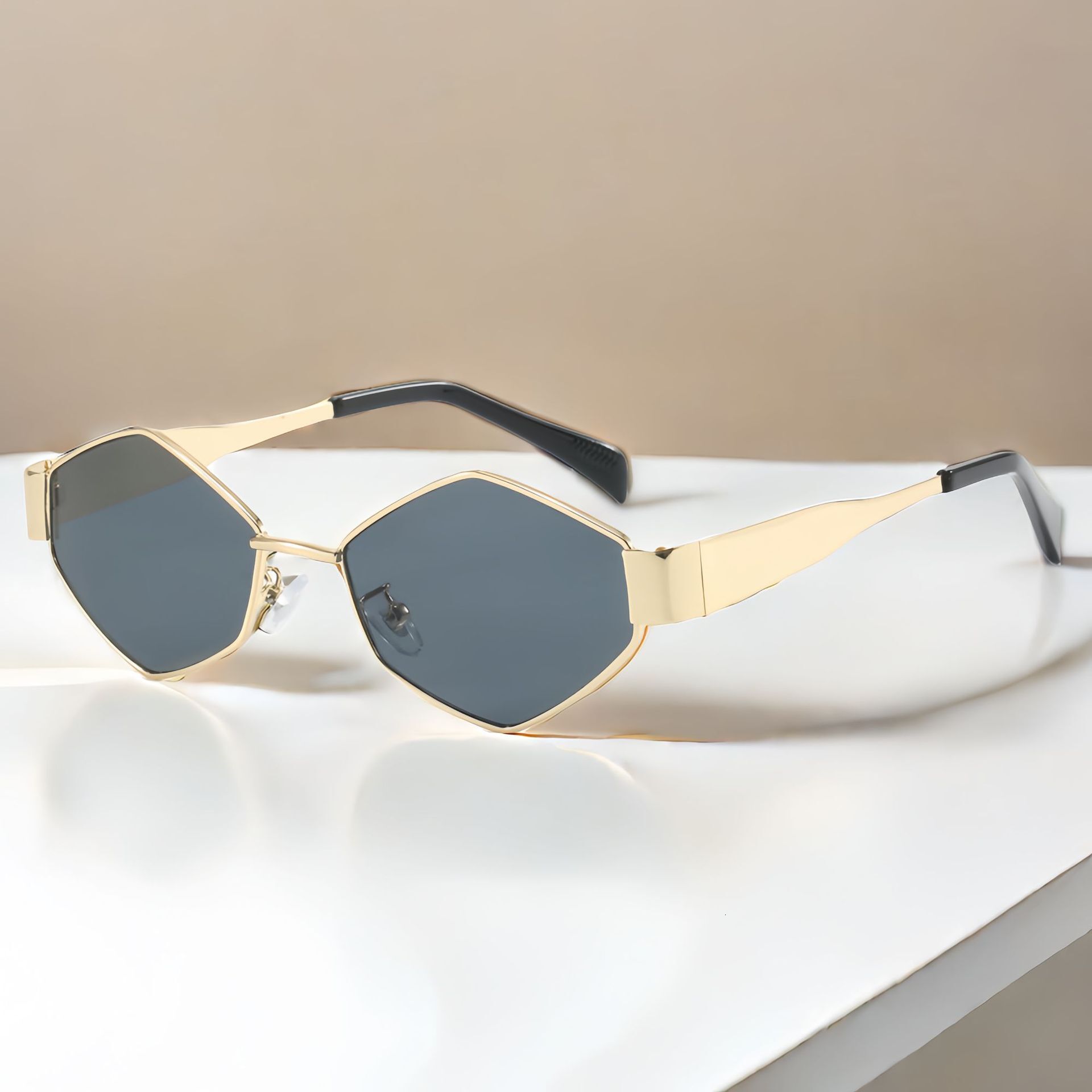 Cool Fashion Special-shaped Mirror UV400 2025 New Polygon Sunglasses Lens Metal Fashion For Men And Women