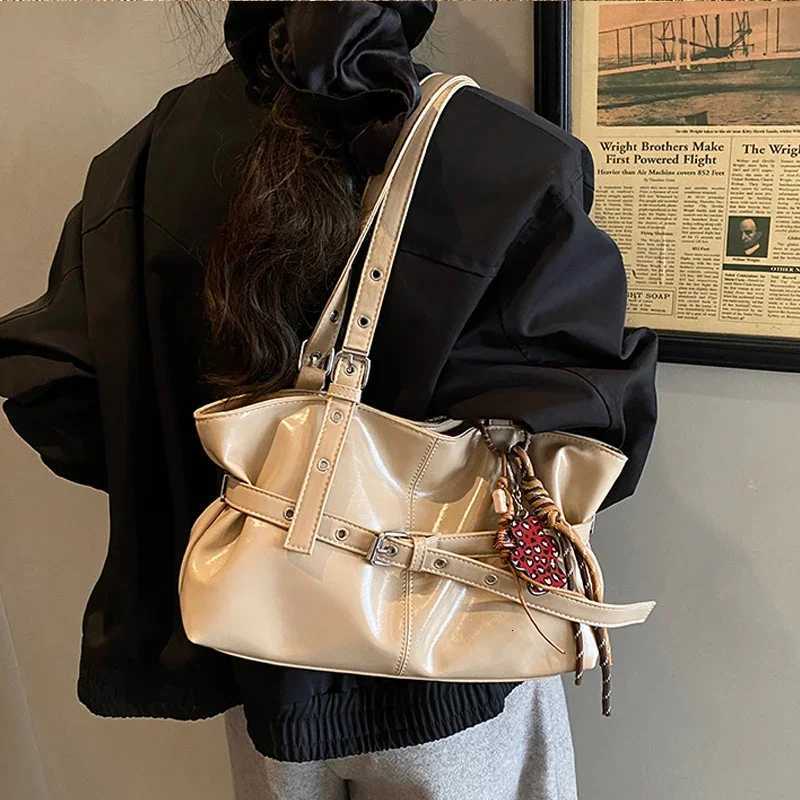 Fiable Designer Tote Bag Luxury Brand Shoder Bags New Simple Belt Buckle Cmuter Bags Premium Waxed Leather Wens Bags Y251209