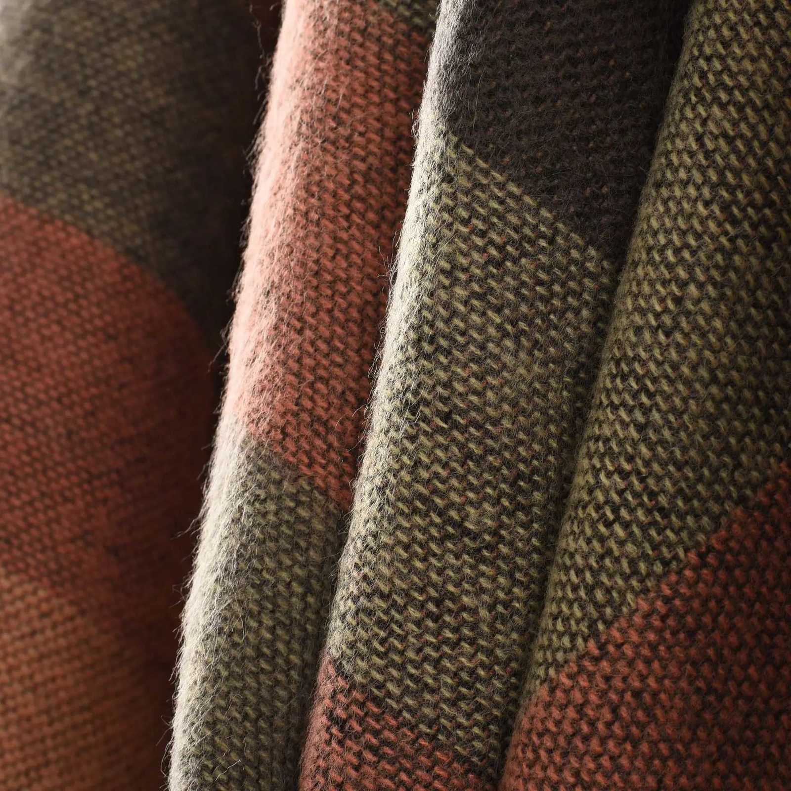 Luxury 2024 New Fashion Winter Warm Plaid Ponchos And Capes For Women Oversized Shawls and Wraps Cashmere Pashmina Female Bufanda Mujer Y251208