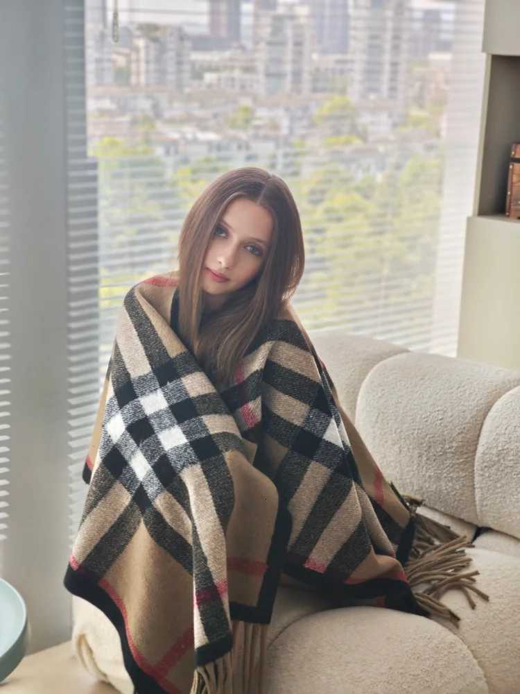 Luxury Long Fringed Knitted Poncho Scarf for Women Plaid Pattern Warm Shawl Wrap with Tassels Fashionable Autumn Winter Accessory Y251208