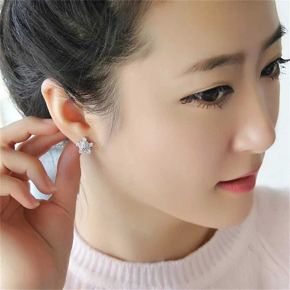 2025 New Fashion Snowflake Zircon Stud Earrings for Women Shiny Crystal Mini Delicate Earring Ear Accessories Christmas Gifts H260202