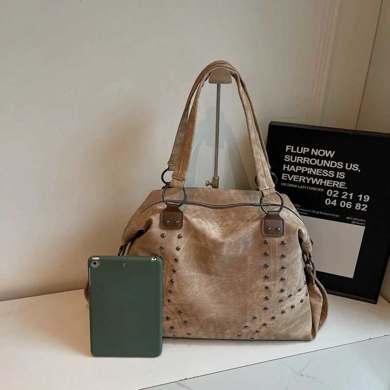 2025 New Casual Large Capacity PU Travelling Bag Advanced Sense Versatile Cmute Delie Wens Shoder Bags Y251209