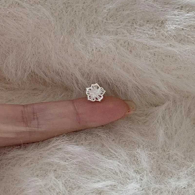 Tibetan Silver Mini Hollow Flowers Stud Earring for Women Cute Plant Fashion Jewelry Minimalist Personality Accessories K251209 H260202