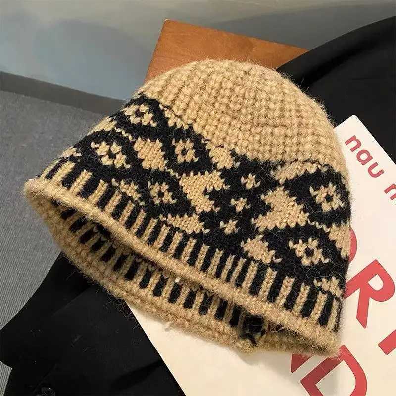 Luxury Womens Knit Hat Blended Wool Vintage Thermal Hat Suitable for Winter Fashion Checkered Cold-Weather Beanie Unisex Y251209