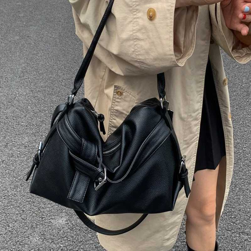 Large Capaci Casual Cmuter Black Tote Bag Faiable Motorcycle Bag Underarm Crossbody Bag for Young Men And Wen Handbags Y251209