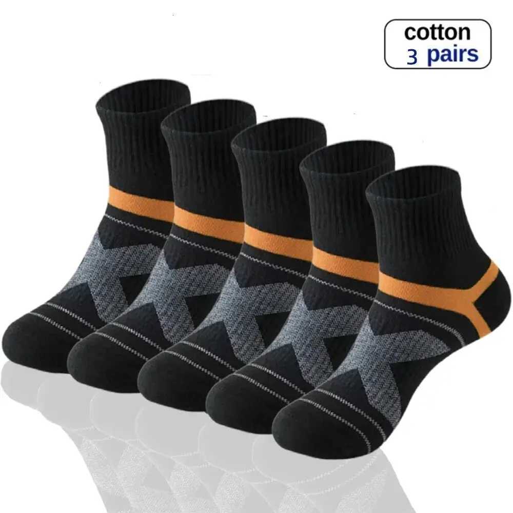 3 Pairs of MENS Cotton Outdoor Sports Socks Sweat Absorbing and Odor Resistant Cotton Running Basketball Socks Trendy SocksT251209
