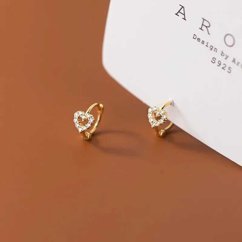 Trendy Cute Sweet Hollow Heart Cz Zircon Hoop Earring Women Classic Shiny Stud Earrings Fashion Small Ear Buckle Female Jewelry K251209 H260129