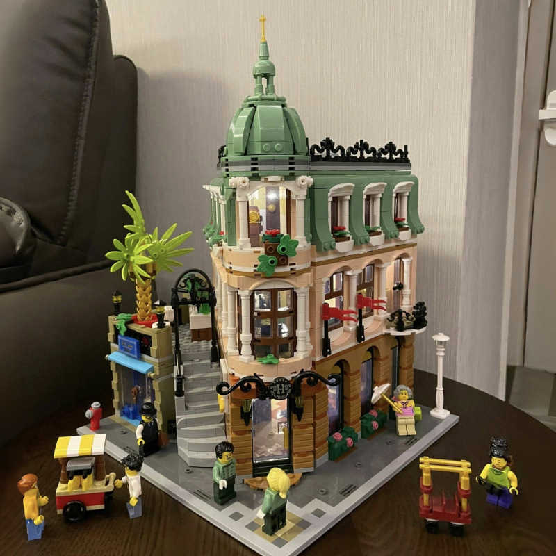 3081PCS Compatible Corner Premium Hotel Building Set with Street Scene Architecture Series Assembly Model Toy Birthday Building Set X250509