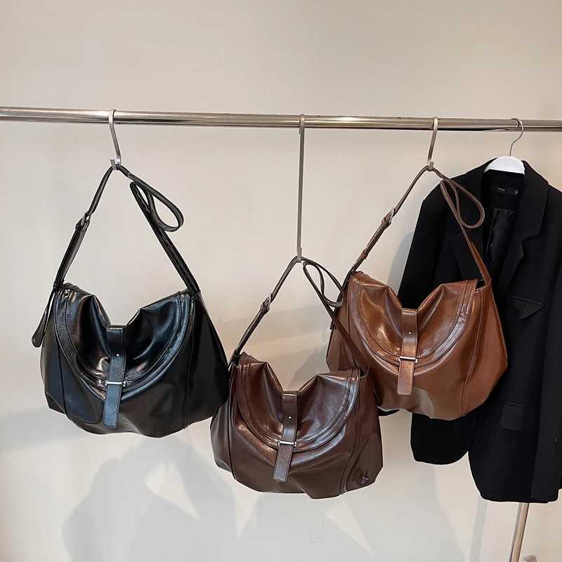 LEFTSIDE 2025 Winter Large Capacity PU Leather Handbags and Purses Wens Hobo Bag Trend Brand Solid Color Shoder Bags Y251209