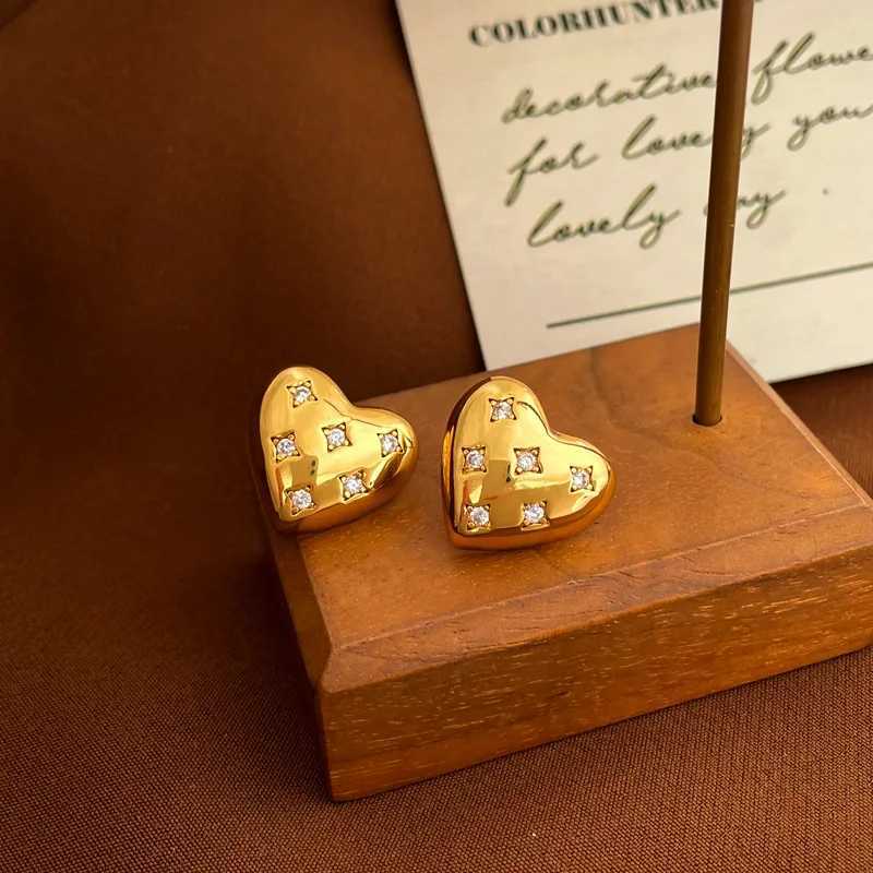 GD Exquisite Anti-Allergy Needle Crystal Earrings in Gold Color Fashionable Romantic Heart-shaped Earrings for Women for Party J251208
