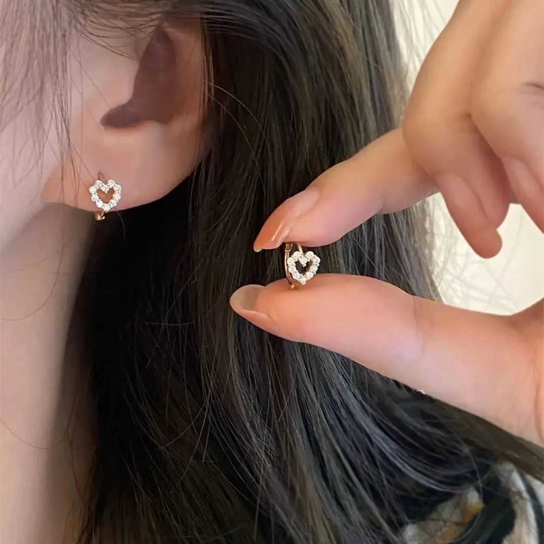 Trendy Cute Sweet Hollow Heart Cz Zircon Hoop Earring Women Classic Shiny Stud Earrings Fashion Small Ear Buckle Female Jewelry K251209 H260129