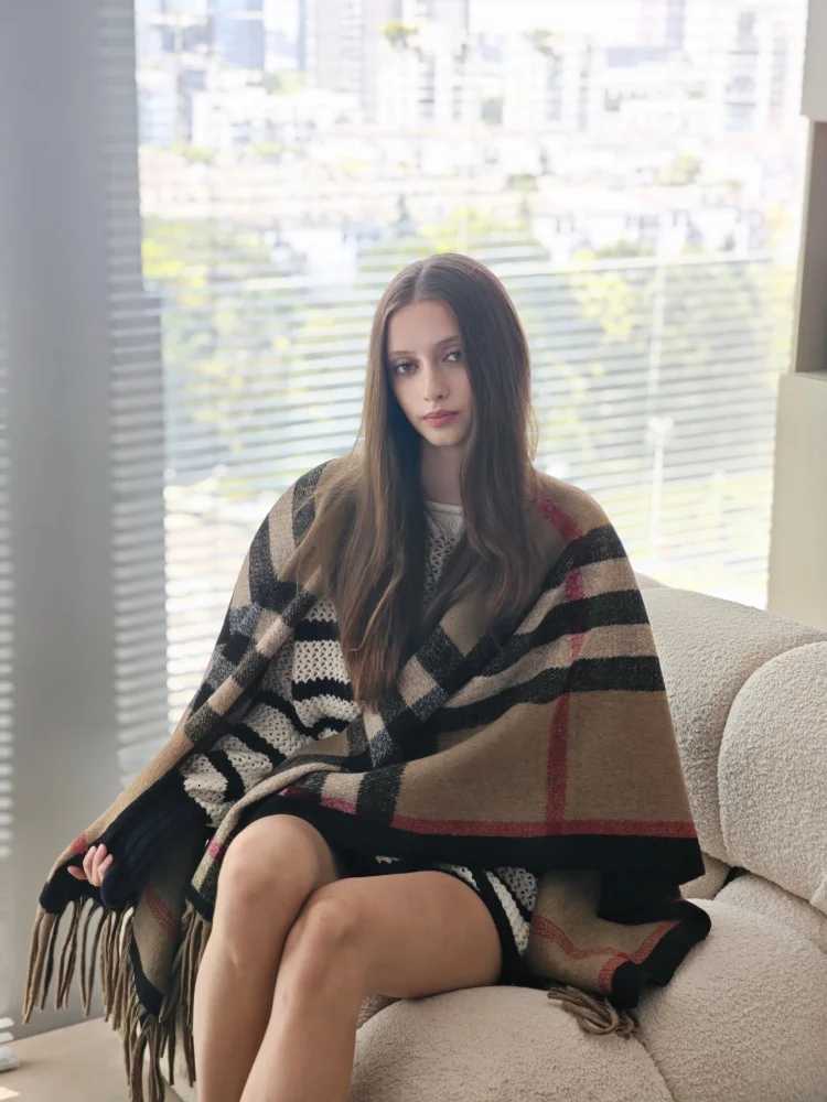 Luxury Long Fringed Knitted Poncho Scarf for Women Plaid Pattern Warm Shawl Wrap with Tassels Fashionable Autumn Winter Accessory Y251208