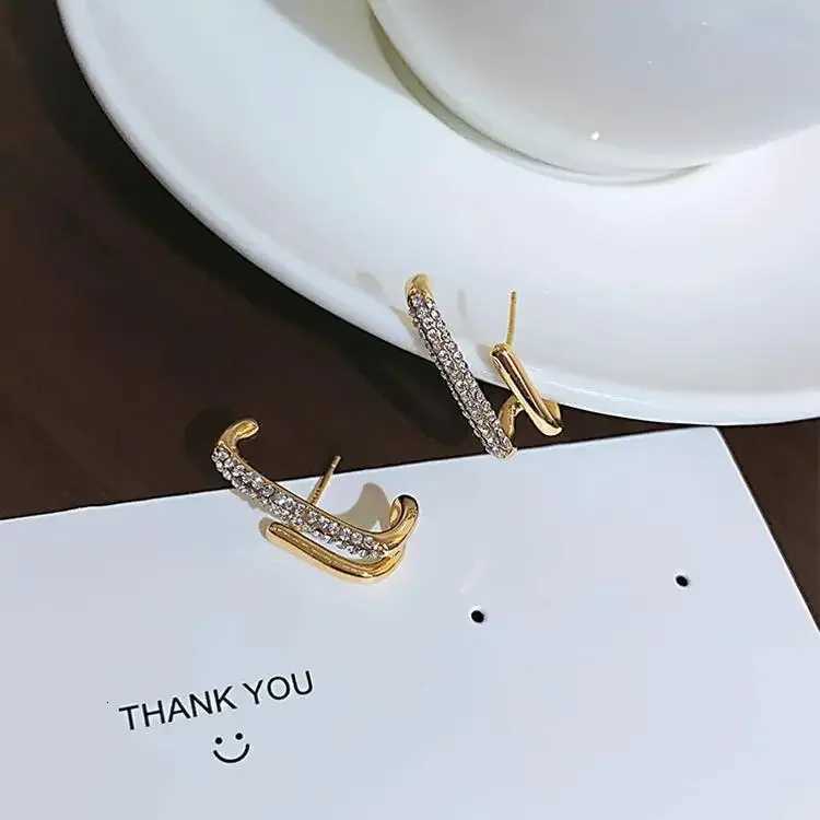 Fashion Gold Color Claws Stud with Crystal Rhinestone Design Unusual Earrings Versatile Accessories Women 2024 Jewelry H260129