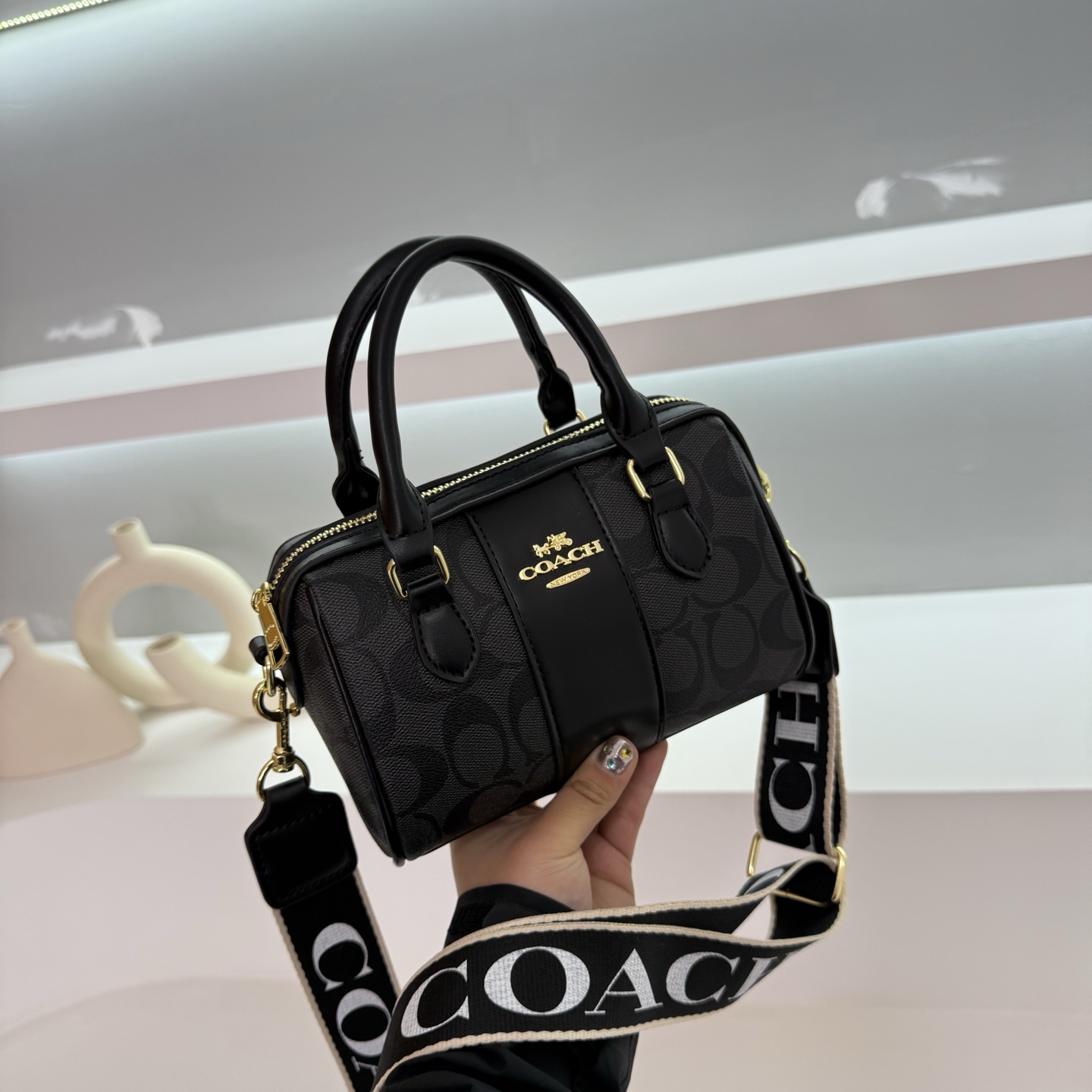 Fashionable classic Mini Boston Bag Handbag shoulder Crossbody Bag, Monogram Print Design, Lightweight Leather bag For Women, Suitable For Daily Use, Parties, Travel