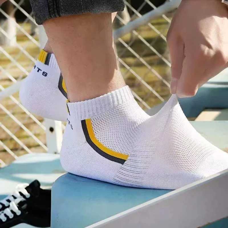 5 Pairs Mens Comfortable And Breathable Sports Socks Fashionable And Versatile Striped Cotton For Sweat AbsorptionT251209