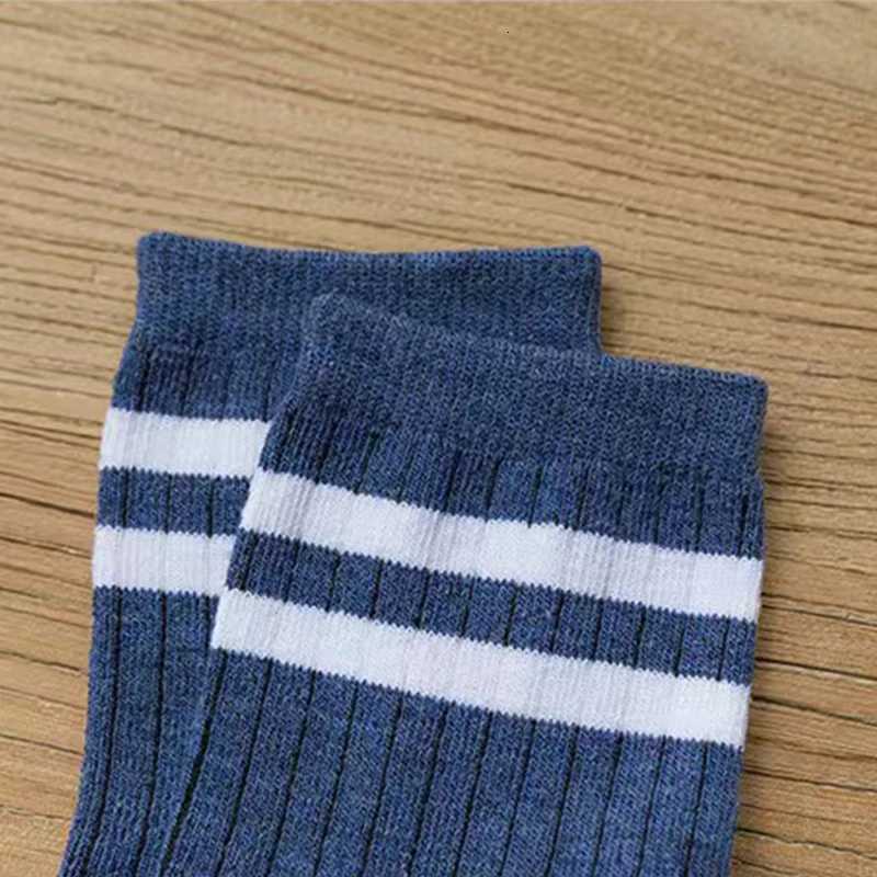 5 Pair Mens New Striped Casual Breathable Socks High Quality Harajuku Retro Socks Mens Cotton SocksT251209