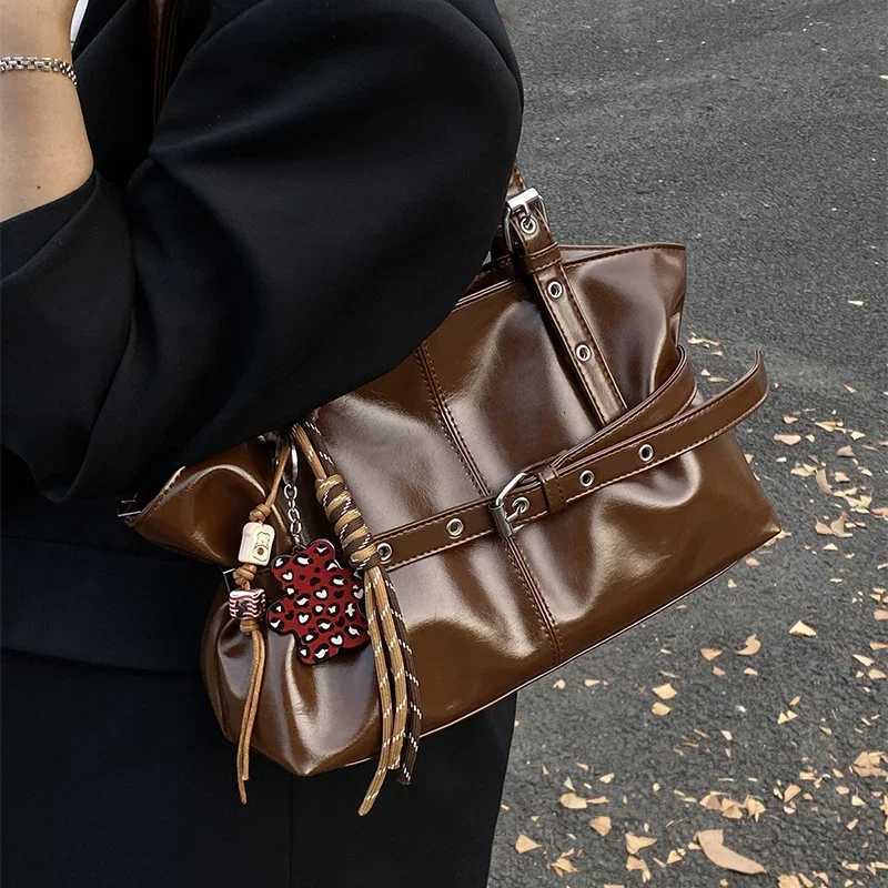 Fiable Designer Tote Bag Luxury Brand Shoder Bags New Simple Belt Buckle Cmuter Bags Premium Waxed Leather Wens Bags Y251209