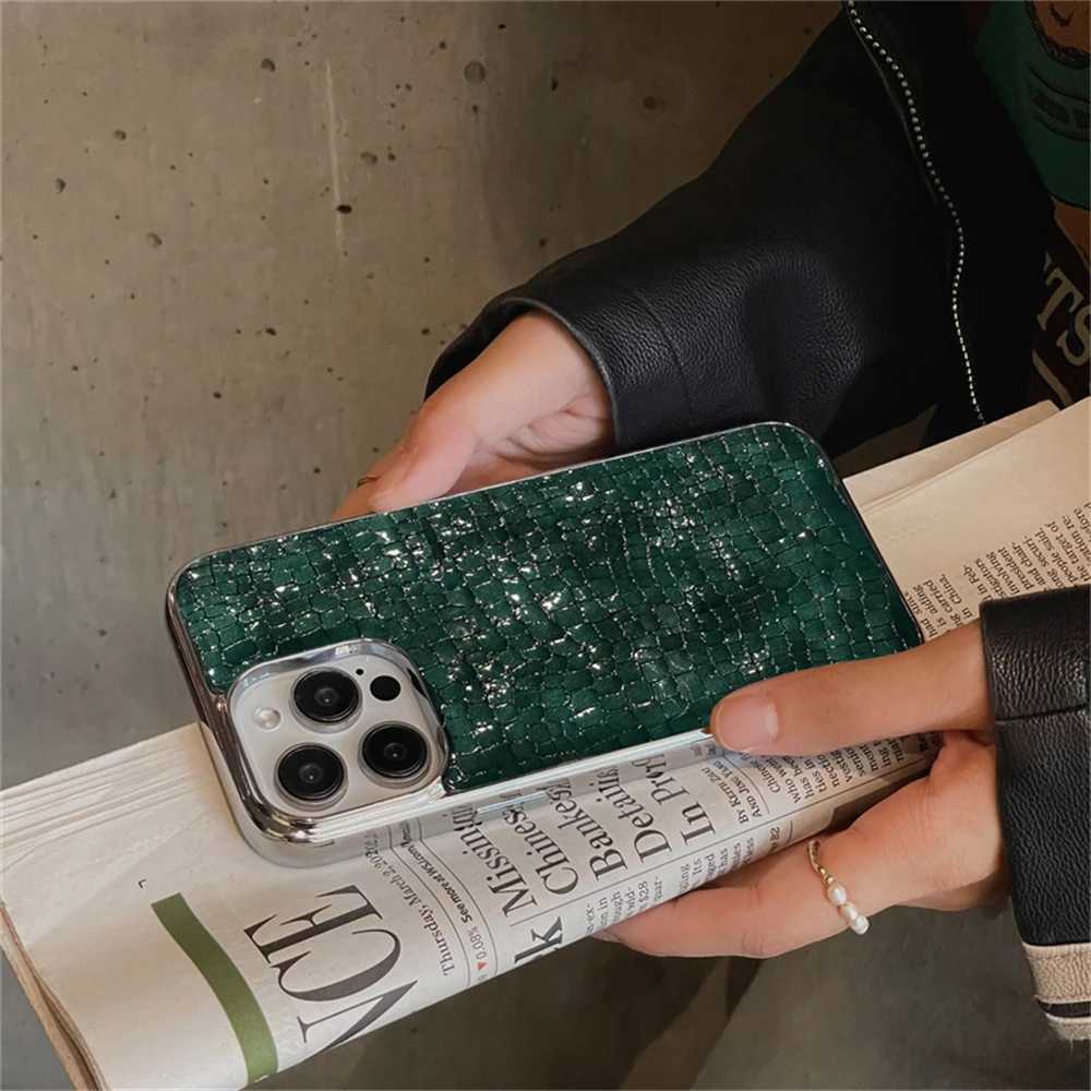 Korean Luxury Glossy UP Crocodile Hard Leather Phone Case For iphone 16 15 14 13 12 Pro Max Fashion Shockproof Back Cover Funda C251209