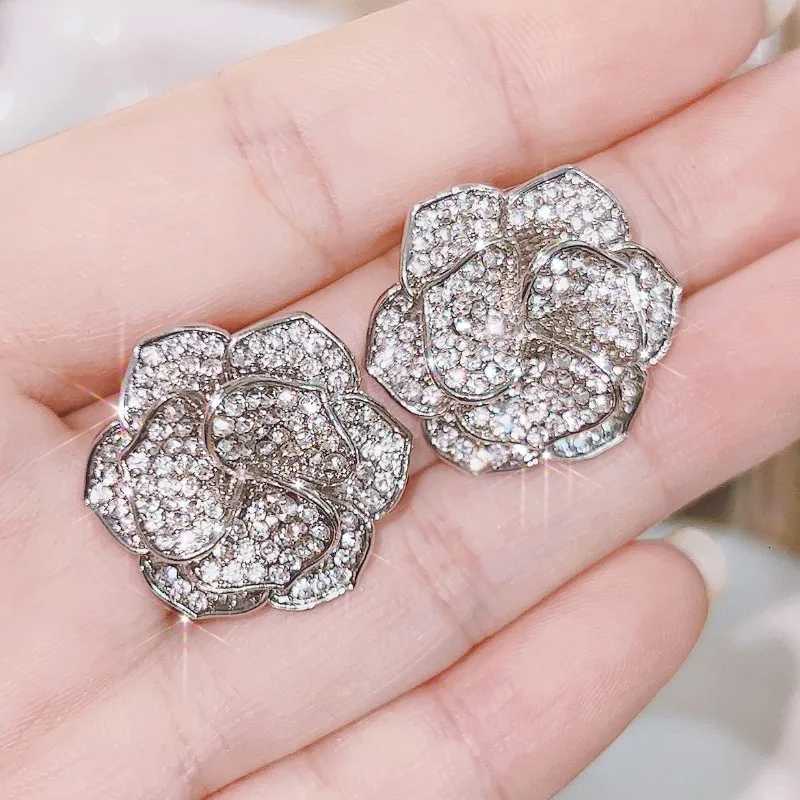 Fashionable camellia studded womens luxurious and versatile earrings K251209 H260129