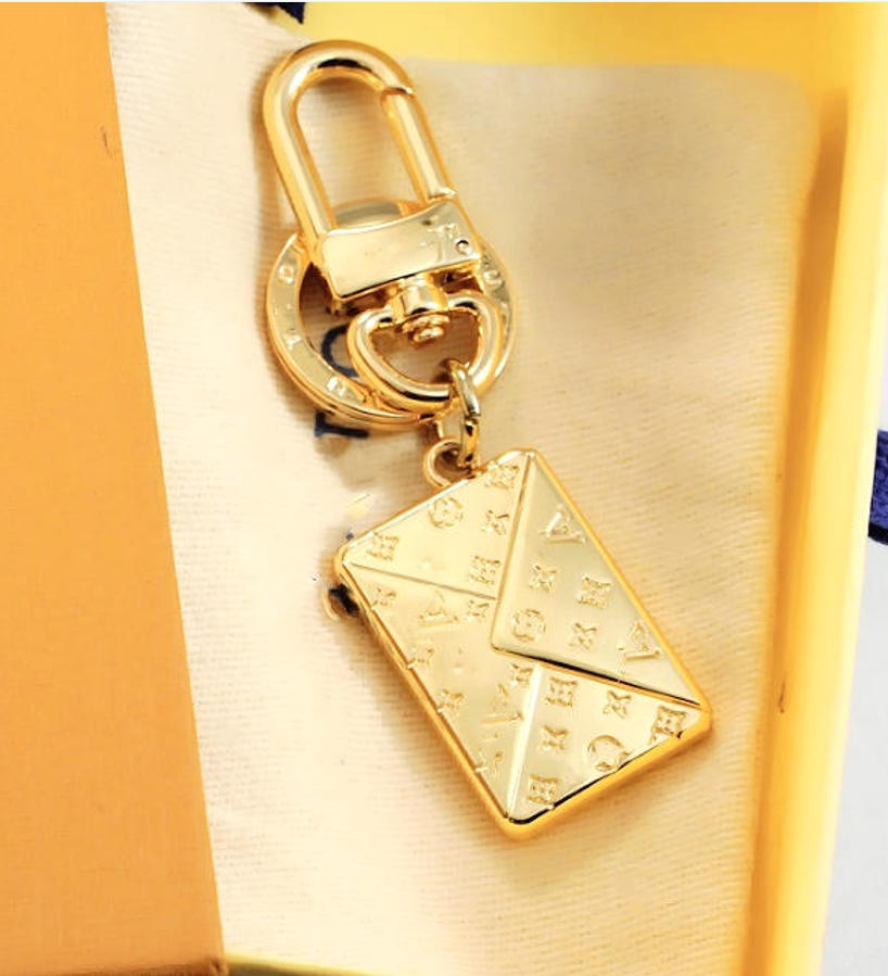 designer keychain women V Letters designers keychain wallet top llavero Car Key Chain men Buckle jewelry envelope Keyring Keychains Lanyards