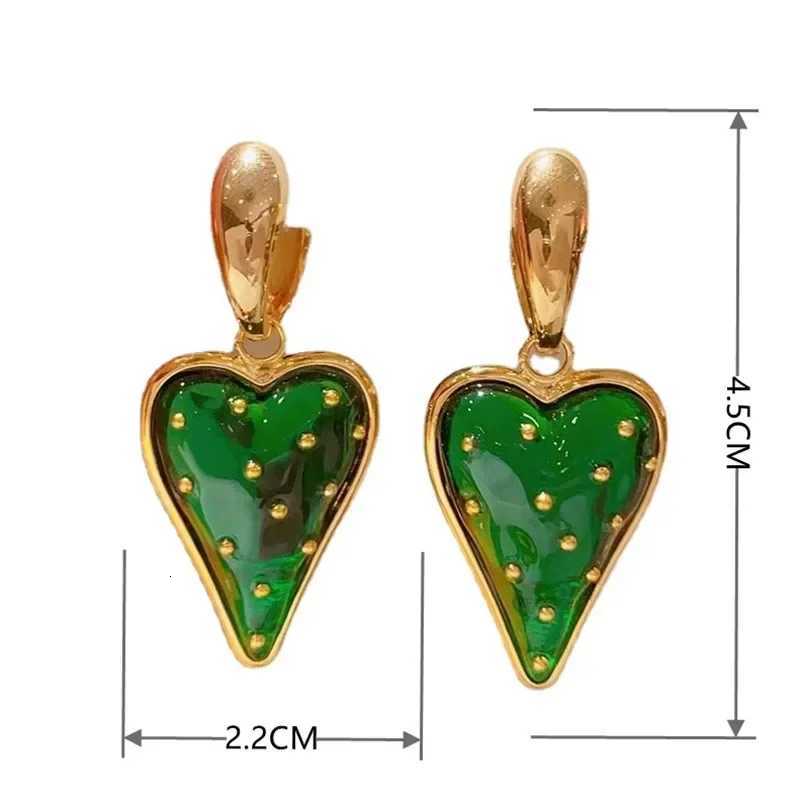 Retro Exaggerated Baroque StrAWberry Womens Earrings 2024 Fashion New Fruit Series Leisure Holiday Jewelry Ear AccESSories H260129