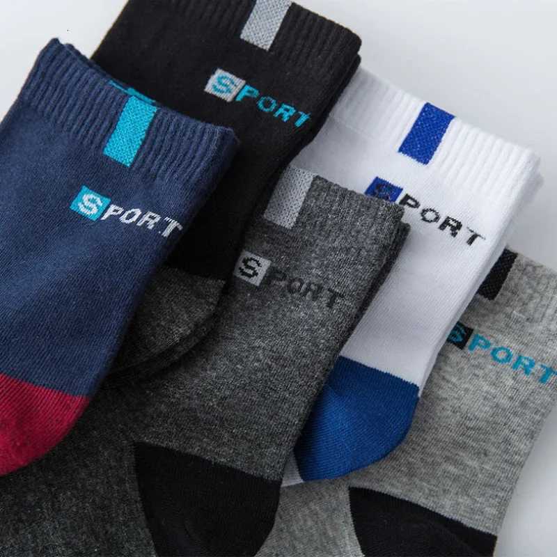 Cotton Sock for Men Sport Breathable Soft Letter Fashion Sneakers High Elastic Middle Tube Stocking Towel Sox Summer RunningT251209