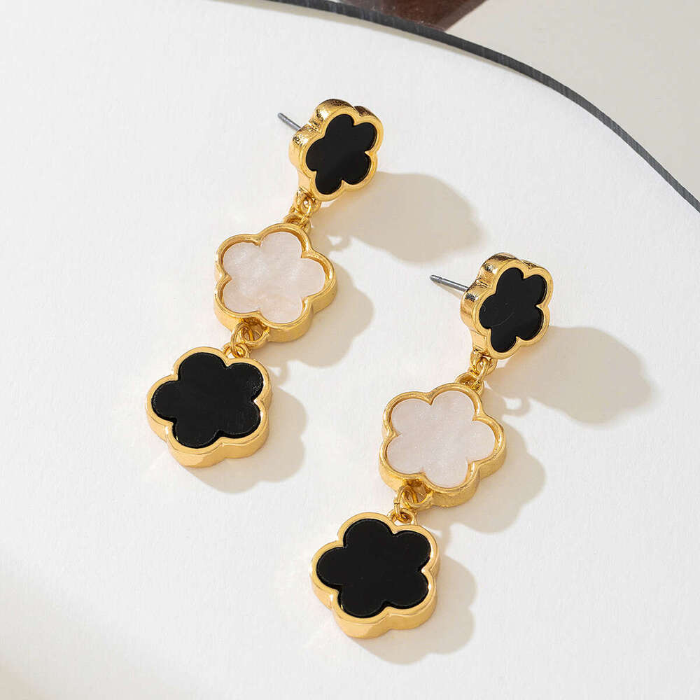 Earring For Women Designer Luxury 2026 Pair Fashionable Elegant Artistic Simple Metal Classic Lucky Clover Women's Earrings Daily Style