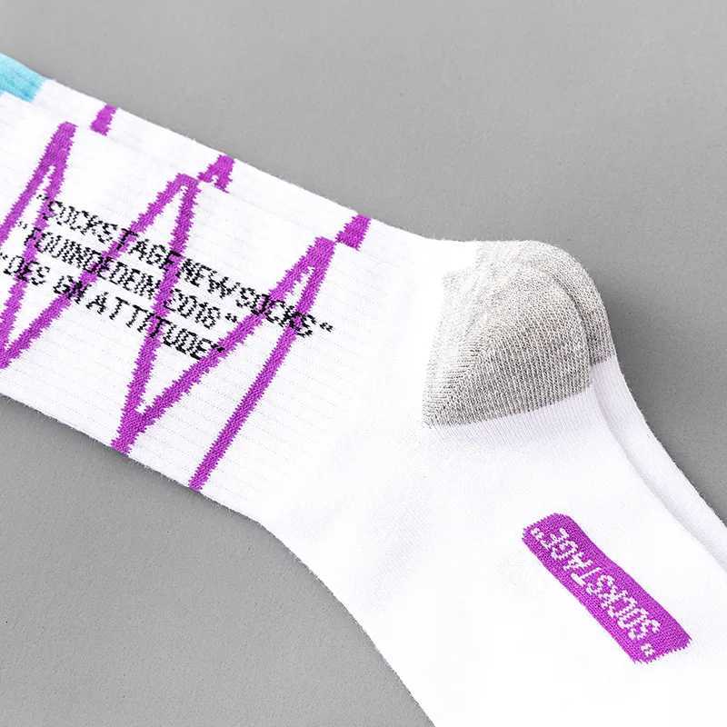 3 Pairs/box Socks Mens New Autumn Fashion Signed Jointly Skateboard Sports White /Black Trend Hip Hop Lovers Cotton SocksT251209