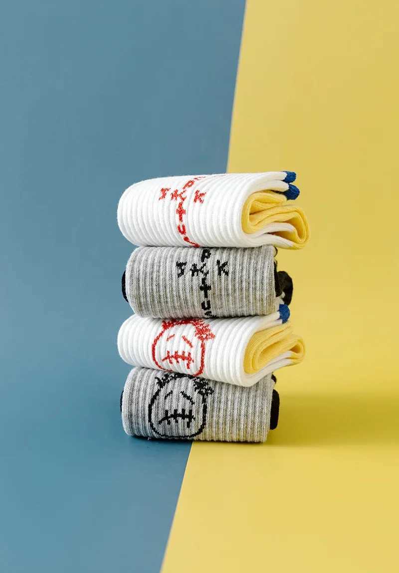 High-quality Mens Middle Tube Cotton Socks for Cycling Basketball Skateboarding and SportsT251209