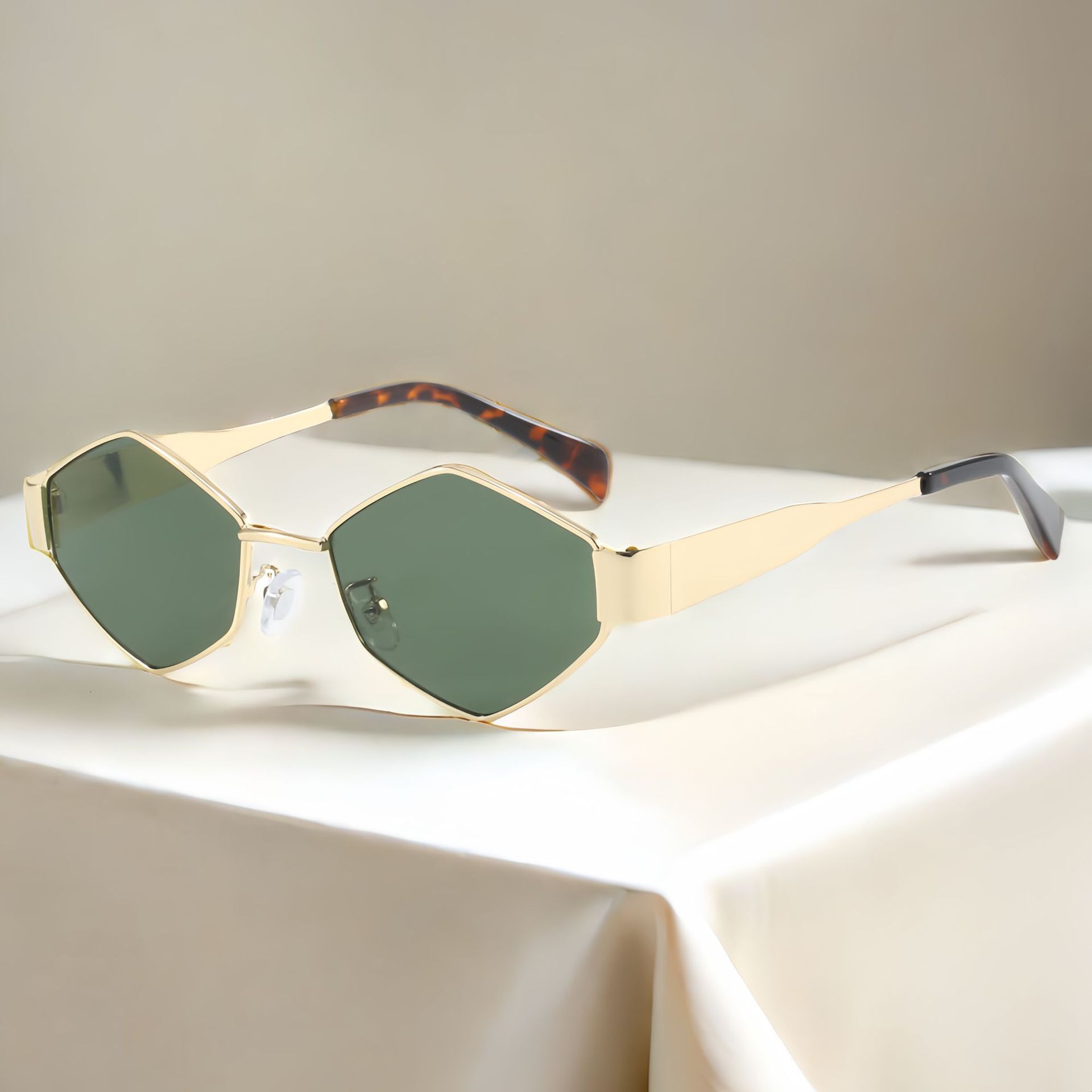 Cool Fashion Special-shaped Mirror UV400 2025 New Polygon Sunglasses Lens Metal Fashion For Men And Women